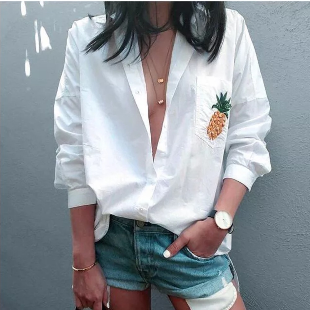 ๐ Host Pick ๐ NWT New white long sleeve pineappl - Picture 1 of 8